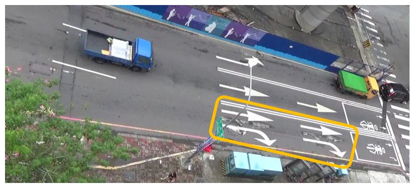 臺中市文心路與向上路口南側的新式箭頭