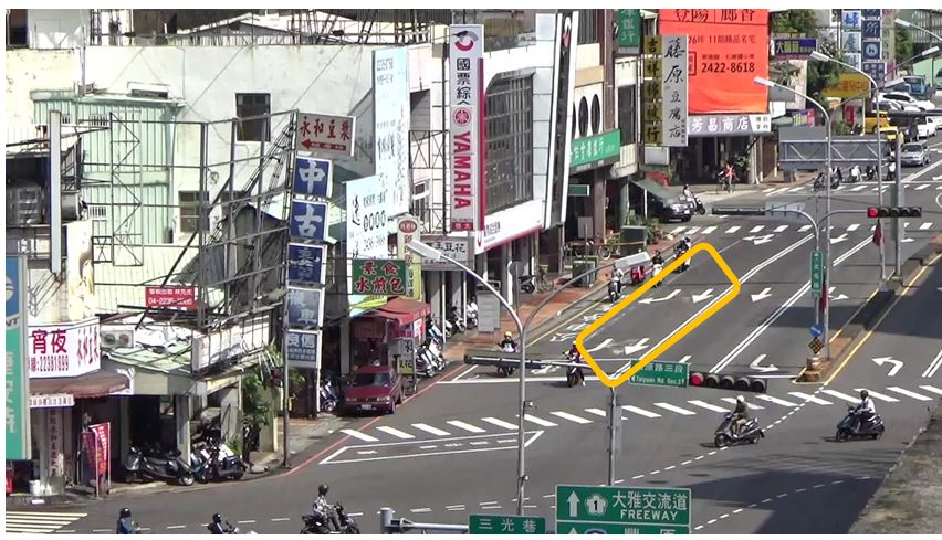 臺中市北屯路與太原路口西側的新式箭頭